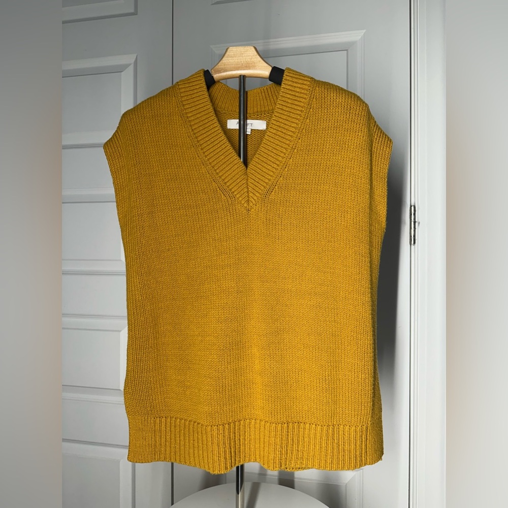 LOFT Mustard V-Neck Women’s Sweater Vest Size S